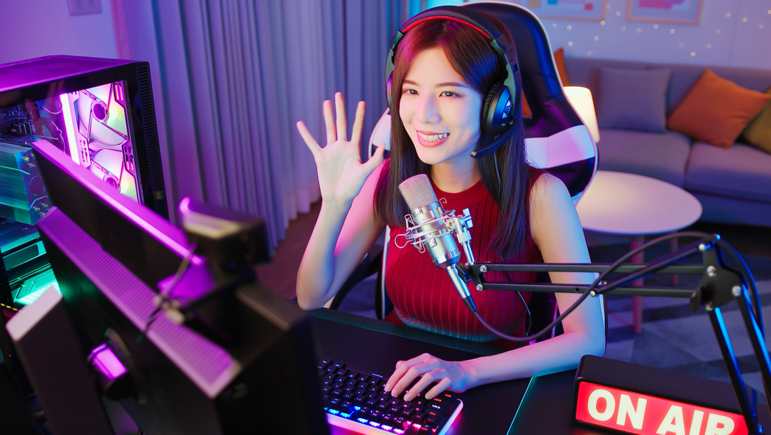 picture of a girl streaming on a pc